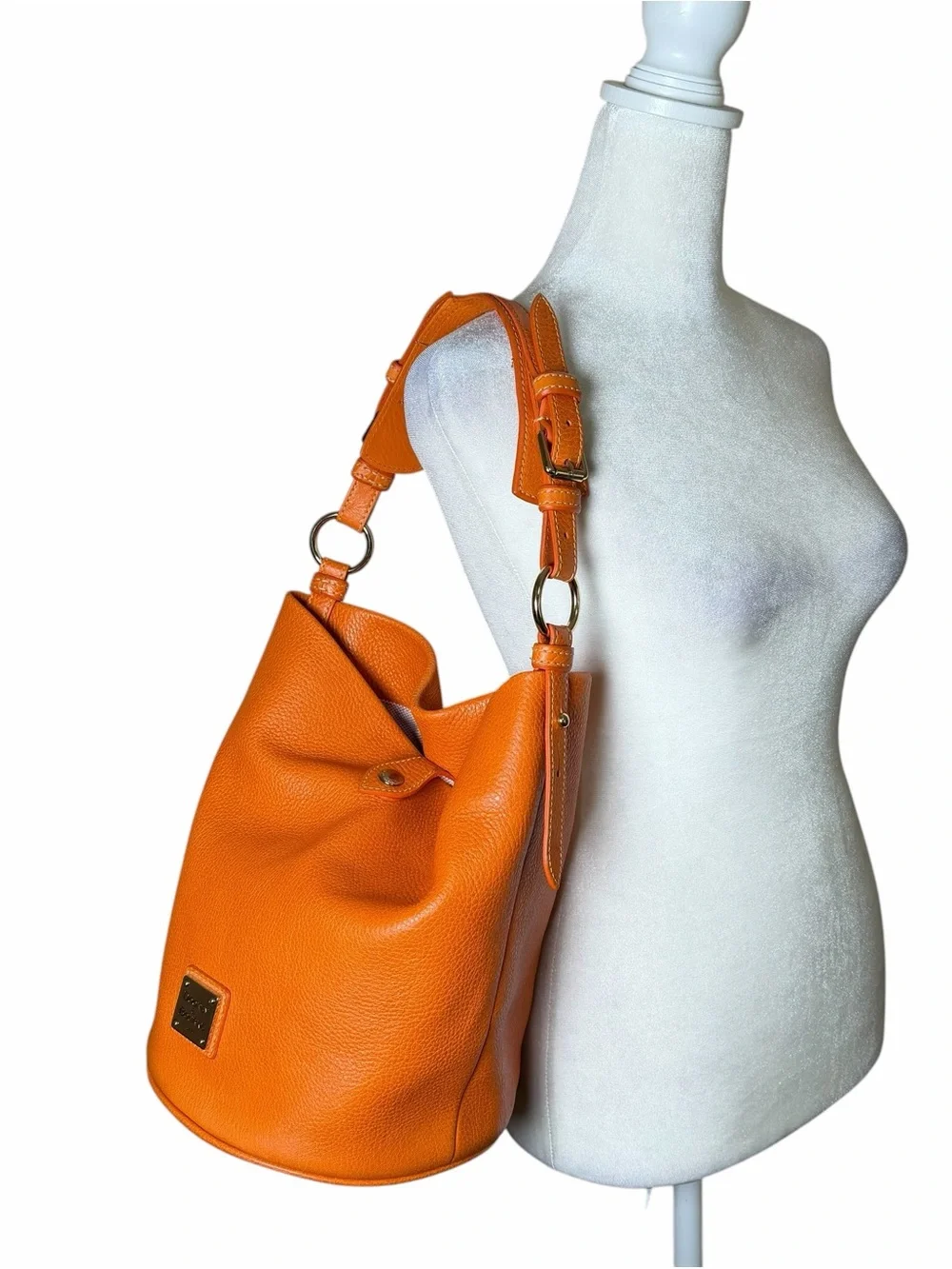 Dooney & Bourke Orange Pebbled Leather Bucket Hobo Shoulder Bag Y2K Pink Lining
